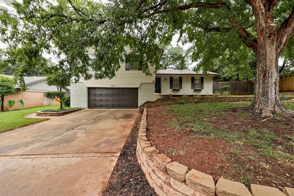 Briarwood Dr, Edmond, OK 73034