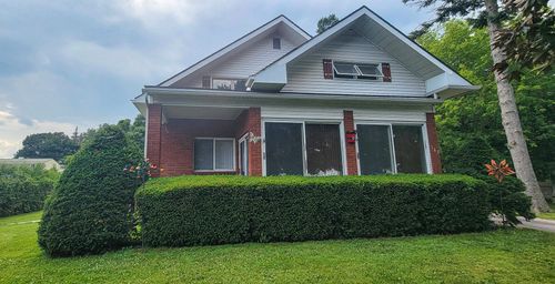 162 Lake St, Rouses Point, NY, 12979-1427 | Card Image