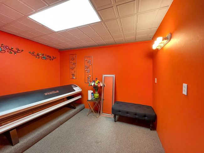 Main Floor - Room | Image 7