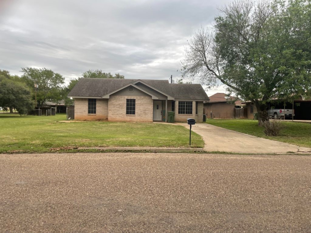 Kohler St, Hebbronville, TX 78361
