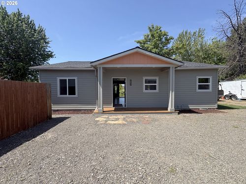 905 Cowl St, Milton-Freewater, OR, 97862-1682 | Card Image