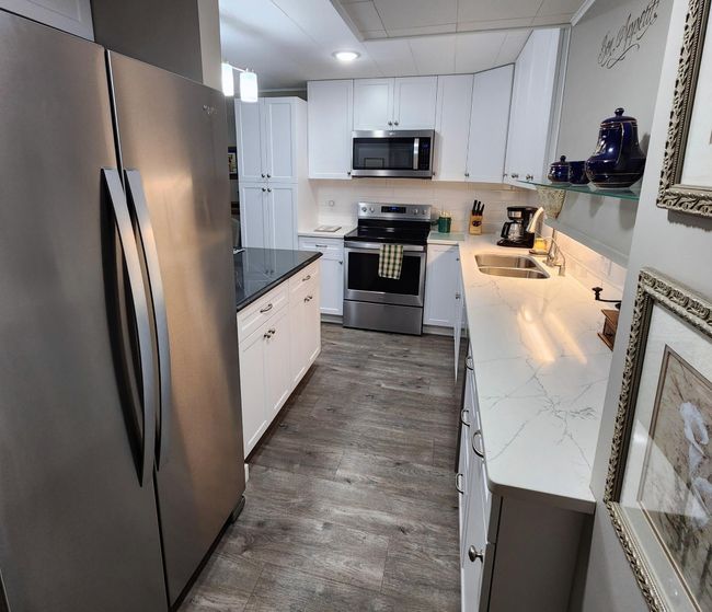 LL Apt Kitch.jpg | Image 18