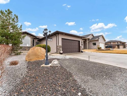 33 Terrace Green Ne, Medicine Hat, AB, T1C0A2 | Card Image