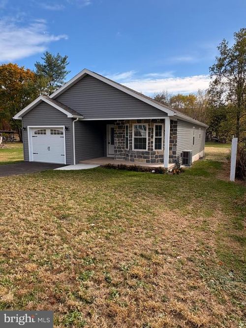 402 8th Ave, BURNHAM, PA, 17009-1415 | Card Image