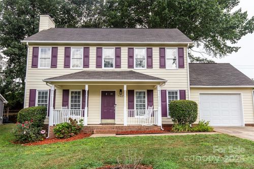 7427 Crestside Ln, Charlotte, NC, 28227-1045 | Card Image