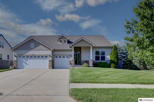 15608 Rosewater Pkwy, Bennington, NE, 68007-8403 | Card Image