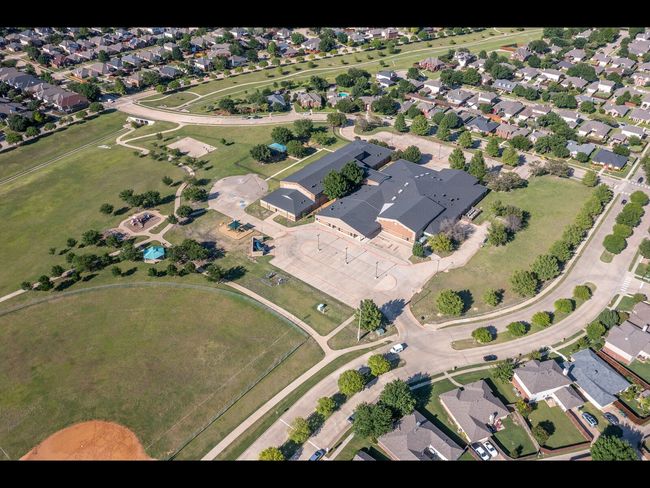Aerial view featuring a residential view | Image 38