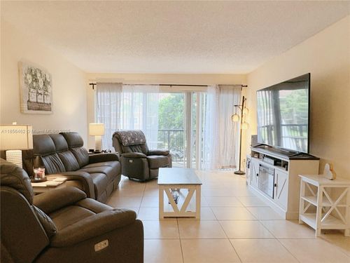 apt-204-9055 Wiles Rd, Coral Springs, FL, 33067-1818 | Card Image