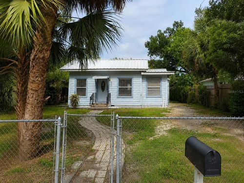 8211 N 10th St, TAMPA, FL, 33604-3205 | Card Image