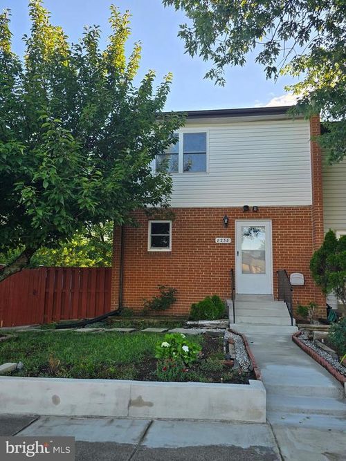 8238 Wycliffe Ct, MANASSAS, VA, 20109-3410 | Card Image