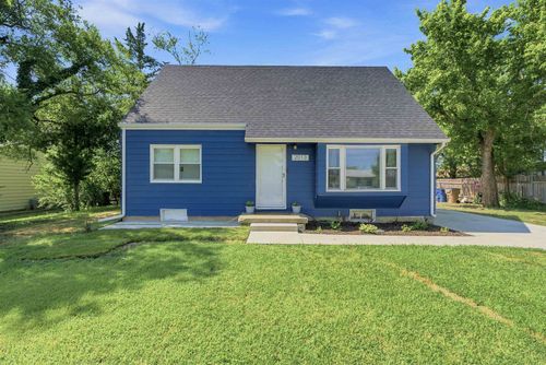 2013 E Fairchild St, Park City, KS, 67219-1567 | Card Image
