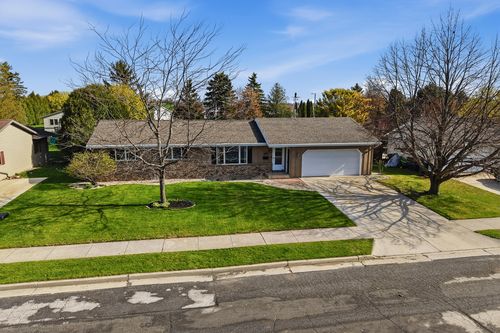 1412 Field Tree Ln, Oostburg, WI, 53070-1137 | Card Image