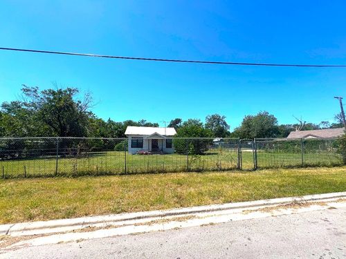 1600 Cecelia St, Taylor, TX, 76574-2553 | Card Image