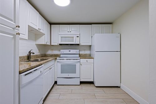 apt-a8-1505 Crescent Cir, Lake Park, FL, 33403-2244 | Card Image