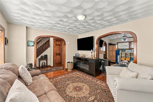 37 Homer St, Providence, RI, 02905-1320 | Card Image