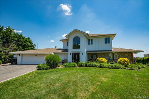 79 Tahlulah Ln, West Islip, NY, 11795-5220 | Card Image