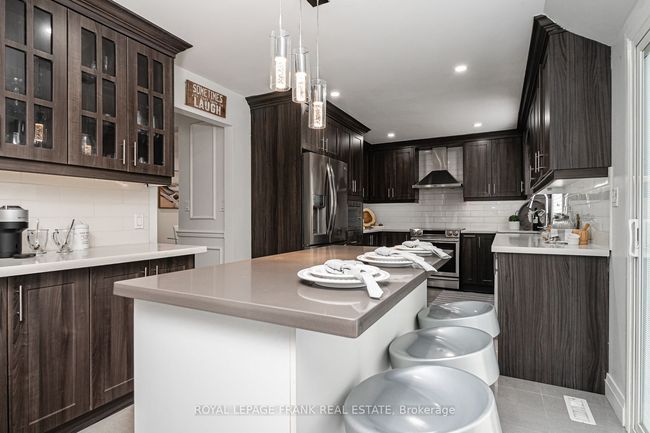 750 Pascoe Crt, House other with 5 bedrooms, 5 bathrooms and 6 parking in Oshawa ON | Image 4