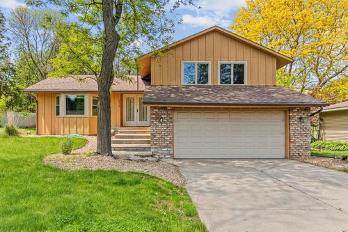 1716 Evergreen Dr, Woodbury, MN, 55125-2302 | Card Image