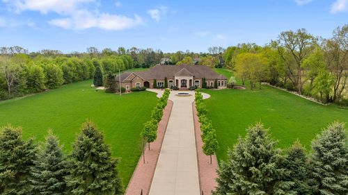 30217 Stratford Ct, Niles, MI, 49120-5946 | Card Image
