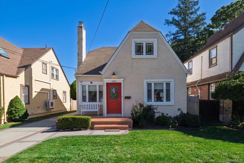 1753 Victoria St, North Baldwin, NY, 11510-1621 | Card Image