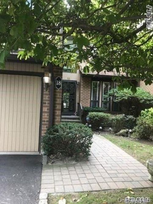 18 Wimbledon Dr, Roslyn, NY, 11576-3083 | Card Image