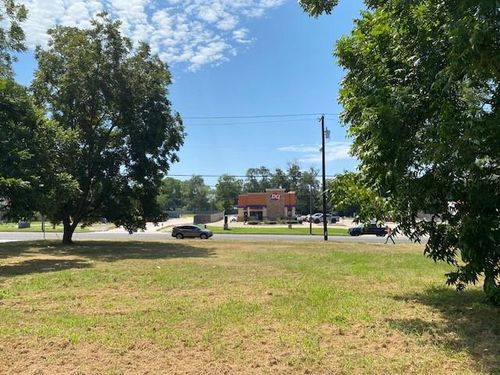 913 E Tyler St, Athens, TX, 75751-2141 | Card Image