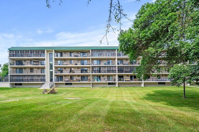 APT-514 - 10511 Cedar Lake Rd, Condo with 3 bedrooms, 2 bathrooms and null parking in Minnetonka MN | Image 45