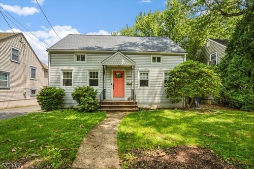 114 Henshaw Ave, Springfield, NJ, 07081-2210 | Card Image