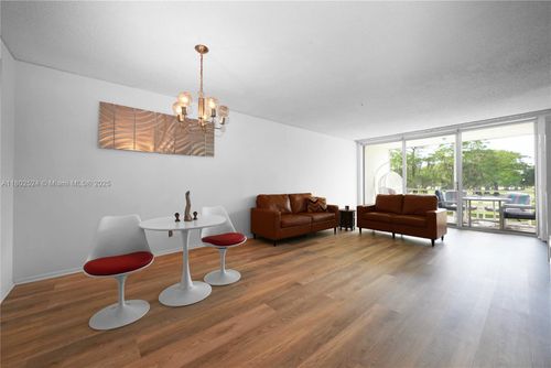 apt-203-605 Oaks Dr, Pompano Beach, FL, 33069-3743 | Card Image