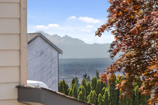 1605 Hemlock Pl, House other with 3 bedrooms, 3 bathrooms and 6 parking in Port Moody BC | Image 11