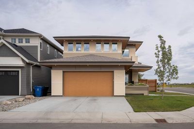 1401 Halifax Rd W, House detached with 3 bedrooms, 2 bathrooms and 4 parking in Lethbridge AB | Image 1