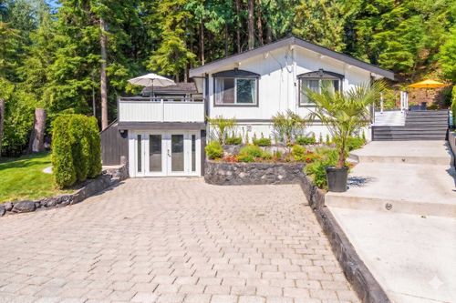 3870 Emerald Dr, North Vancouver, BC, V7R3B8 | Card Image