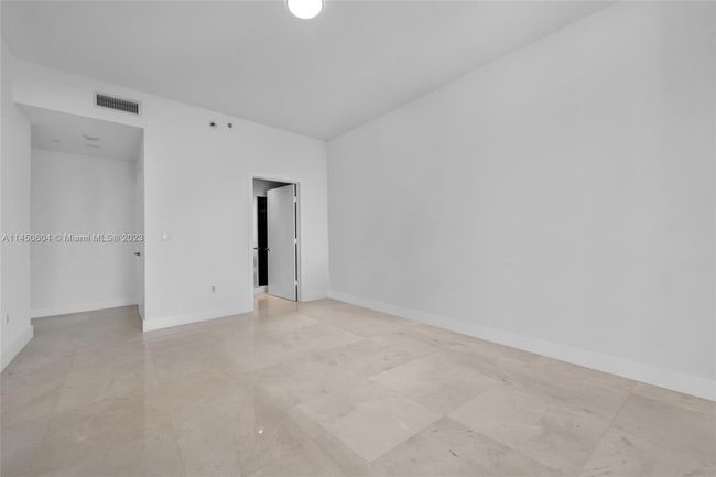 APT-4307 - 1060 Brickell Ave, Condo with 3 bedrooms, 3 bathrooms and null parking in Miami FL | Image 21