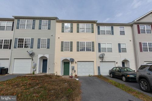 124 Pony Cir, MARTINSBURG, WV, 25405-3800 | Card Image