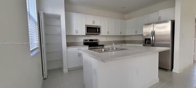 2683 Se 12th St, Townhouse with 3 bedrooms, 2 bathrooms and null parking in Homestead FL | Image 3