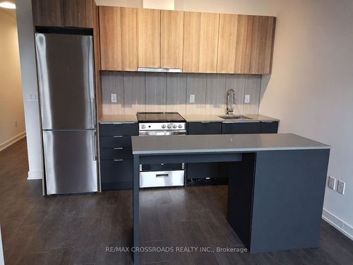 203-8 Tippett Rd, Toronto, ON, M3H0E7 | Card Image