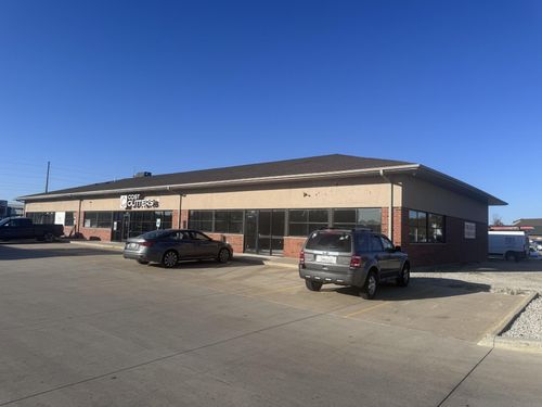 1021 Peoples Sq, Waterloo, IA, 50702-5740 | Card Image