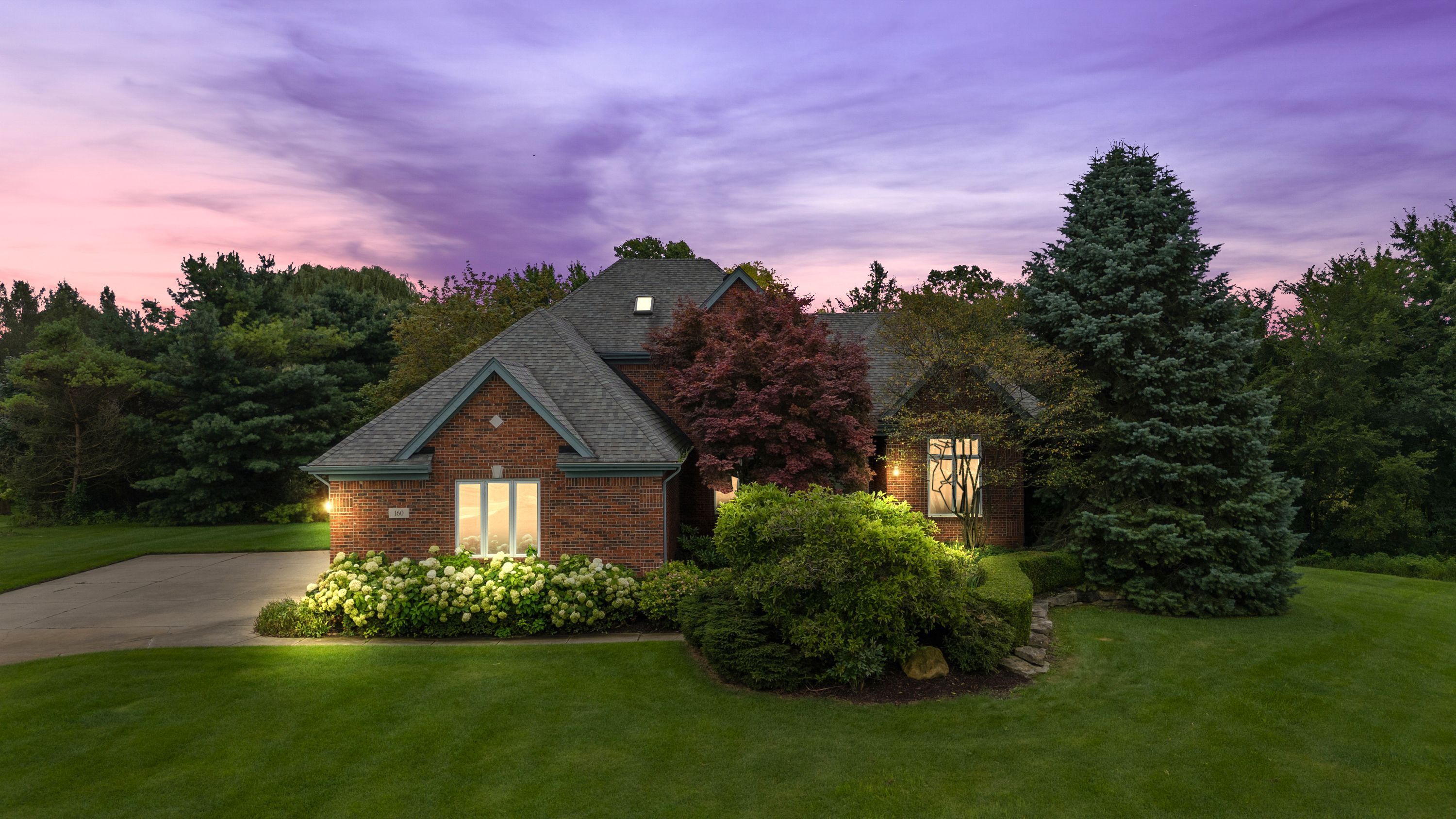 Sequoia Ln, Leonard, MI 48367