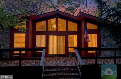 149 Livingston Ln, Gouldsboro, PA, 18424-8989 | Card Image