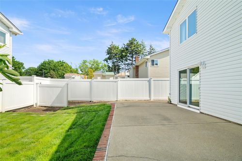 2 Sherman Ave, Bethpage, NY, 11714-2415 | Card Image
