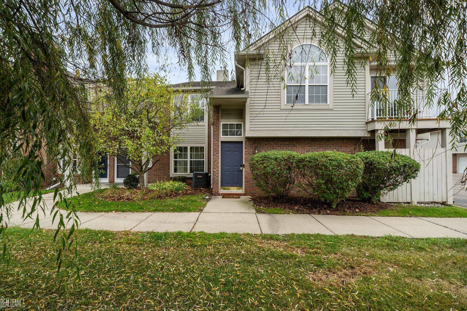 Woodbridge Dr, Clinton Township, MI 48038