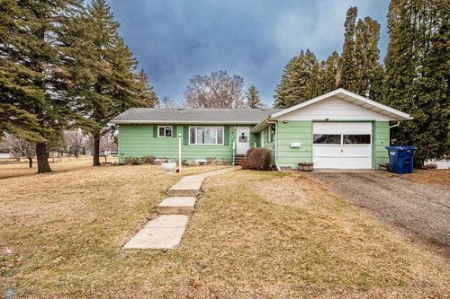 303 9th Ave E, Lisbon, ND, 58054-4714 | Card Image