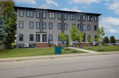 102 - 361 Quarter Town Line, Home with 2 bedrooms, 2 bathrooms and 3 parking in Tillsonburg ON | Image 3