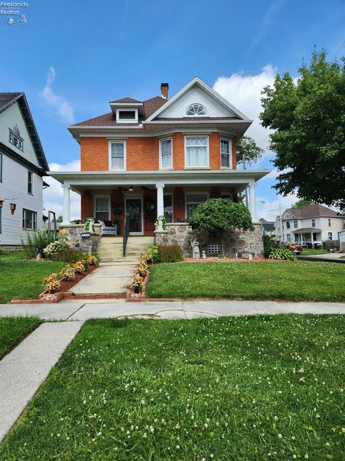 135 Euclid Ave, Bellevue, OH, 44811-1043 | Card Image