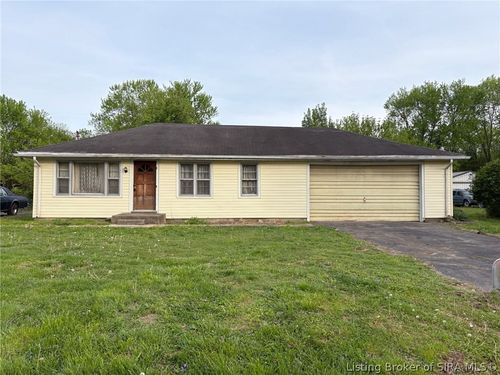 211 Silver Creek Dr, Clarksville, IN, 47129-9066 | Card Image