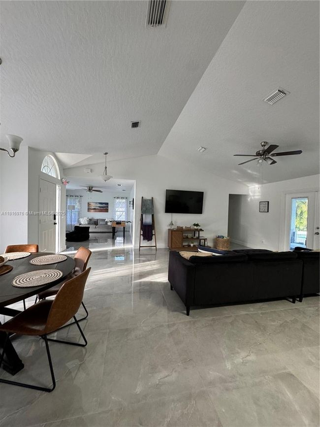 107 Paddock St, House other with 3 bedrooms, 2 bathrooms and null parking in Sebastian FL | Image 36