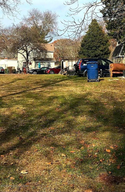 306 Roosevelt Ave, Oakhurst, NJ, 07755-1518 | Card Image