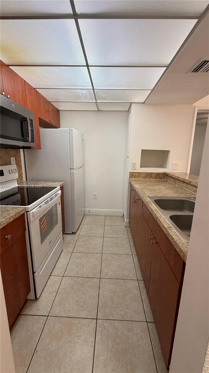 Residential Lease in Hialeah 3