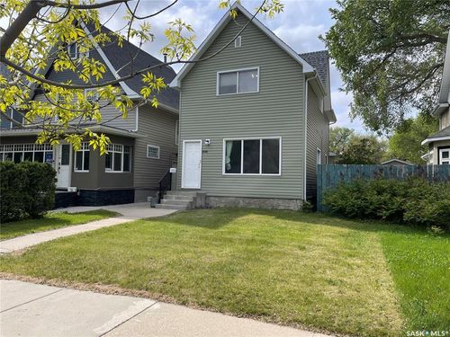 520 8th St E, Saskatoon, SK, S7H0P8 | Card Image