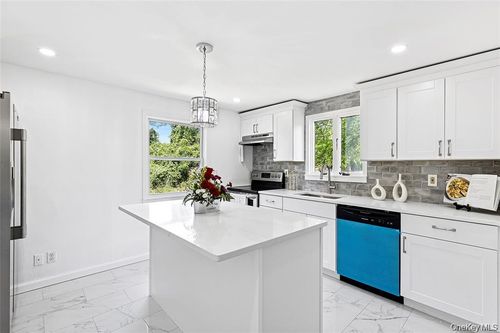 46 Saint George Dr, Shirley, NY, 11967-4220 | Card Image